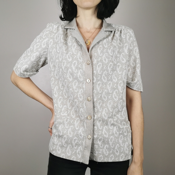 *sold* Vintage beige medium paisley belted shirt top - Picture 6 of 7